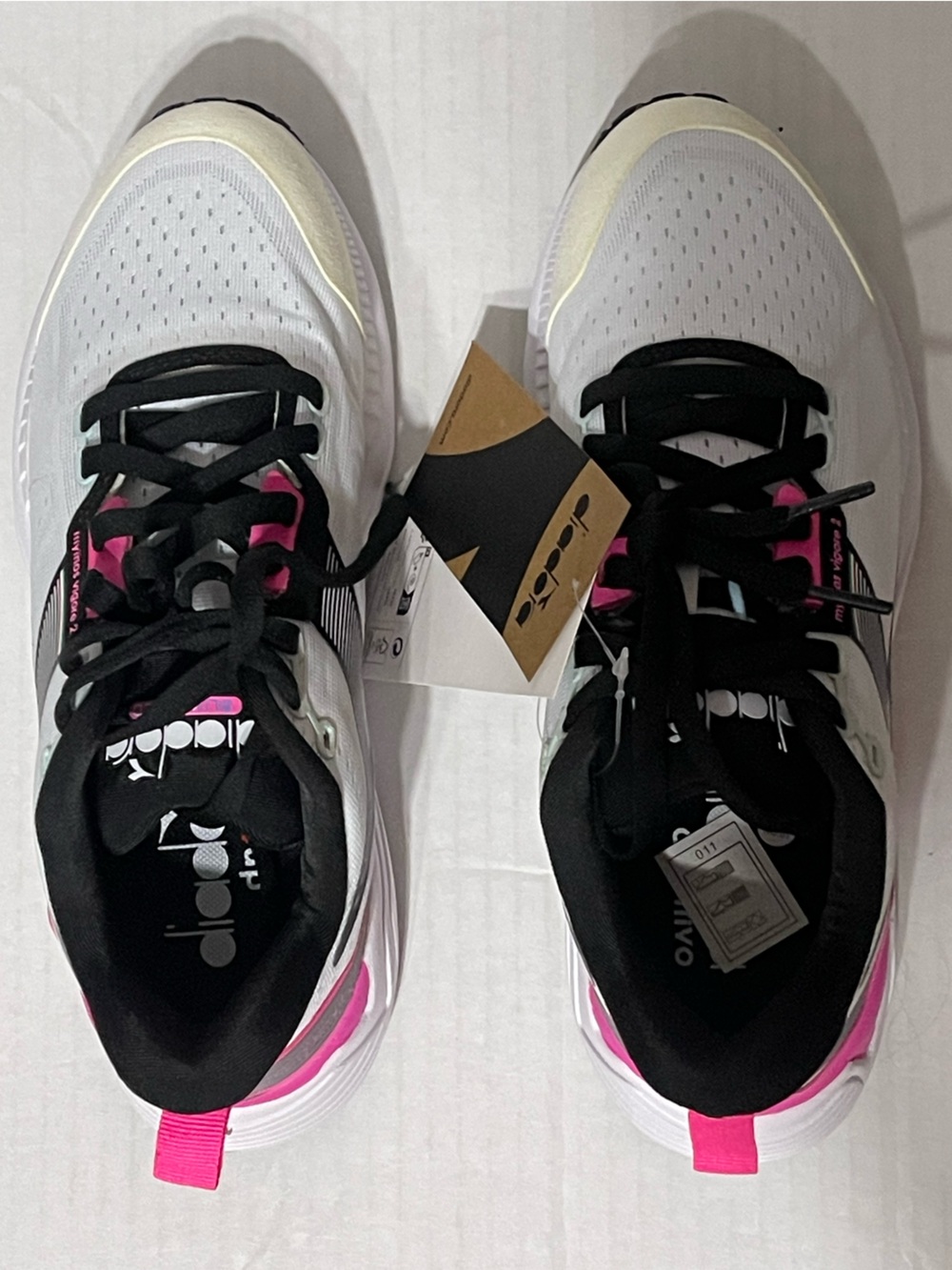 Diadora Mythos Blueshield Vigore 2 - Women’s 7.5 -  White/Pink Fluorescent - NIB - Picture 5 of 8